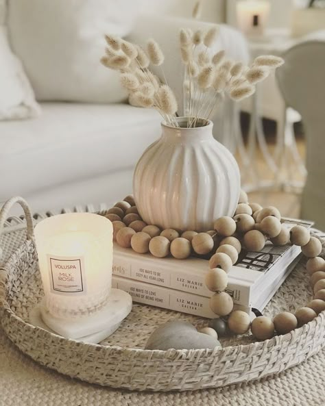 Fall Inspired Living Room, Coffee Table Centerpiece Ideas, Coffee Table Decor Living Room, Table Centerpieces For Home, Coffee Table Centerpieces, Tafel Decor, Table Decor Living Room, Coffee Table Styling, Decor Home Living Room