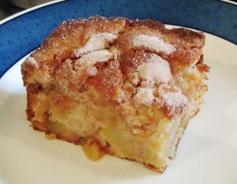 Cinnamon Apple Cake Cinnamon Apple Cake, Apple Cinnamon Cake, Sour Cream Cake, Cinnamon Recipes, Cinnamon Cake, Peach Desserts, Peach Cake, Cinnamon Apple, Easy Cinnamon