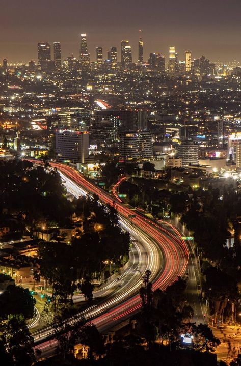 Malibu City, Aesthetic Los Angeles, Los Angeles At Night, Pretty Cities, Usa Aesthetic, Runner Aesthetic, Book Therapy, Evening Aesthetic, La Night