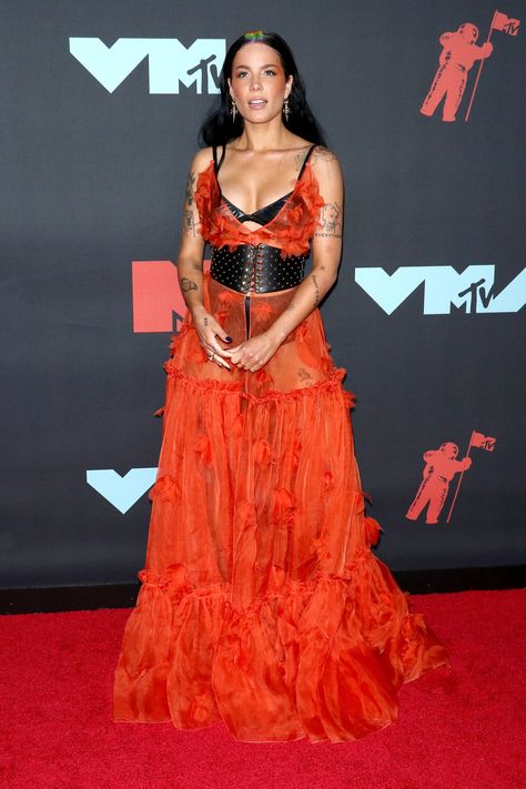 Halsey at the 2019 MTV VMAs Halsey Red Carpet, Halsey Style, Bebe Rexha, Mtv Videos, Video Music Awards, Mtv Video Music Award, Pink Gowns, August 26, Halsey