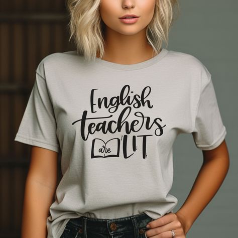 English Teacher Tshirt, Funny Office Gifts, English Teacher Shirt, Printed Garments, English Teacher Gifts, First Day School, English Teachers, Spelling Bee, Stylish Fonts