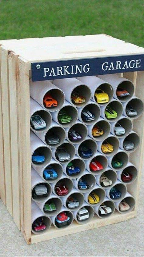 Hot Wheels Cars Storage, Homemade Christmas Presents, Diy Wooden Crate, Diy Gifts To Make, Hadiah Diy, Kids Room Organization, Crate Storage, Playroom Ideas, Big Boy Room