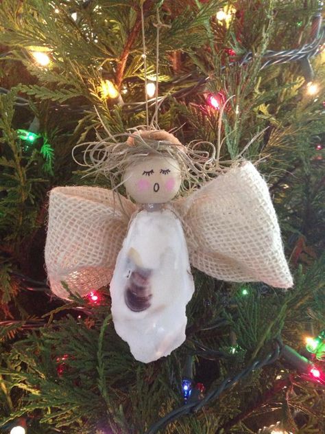 Burlap Angel, Sea Pines Hilton Head, Moss Hair, Burlap Christmas Ornaments, Coastal Ornament, Oyster Shell Crafts, Seashell Projects, Beachy Christmas, Diy Burlap