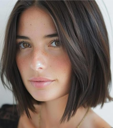 Basic Bob Haircut For Women, Bobs For Square Faces, Square Bob Haircut, Square Bob, Bob Straight Hair, Rambut Brunette, Haircut For Square Face, Chin Length Hair, Hair Inspiration Short