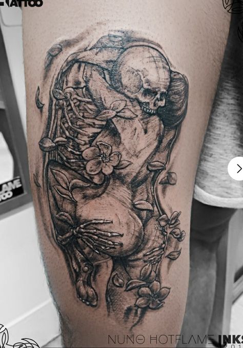 Skeleton With Woman Tattoo, Skeleton Sleeve Tattoo Women, Cool Gothic Tattoos, Skeleton Thigh Tattoo, Skeleton And Woman Tattoo, Gore Tattoo, Cool Tattoo Designs, Horror Gore, Disney Sleeve