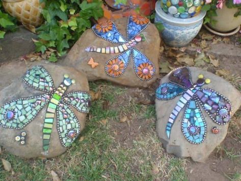 Learn How To Mosaic a Rock with Australia's Best Mosaic Supplier - The Mosaic Store Latin Decor, Iridescent Tiles, Conservatory Ideas, Mosaic Art Diy, Mosaic Rocks, Mosaic Garden Art, Painted Items, Patio Projects, Hobby Ideas