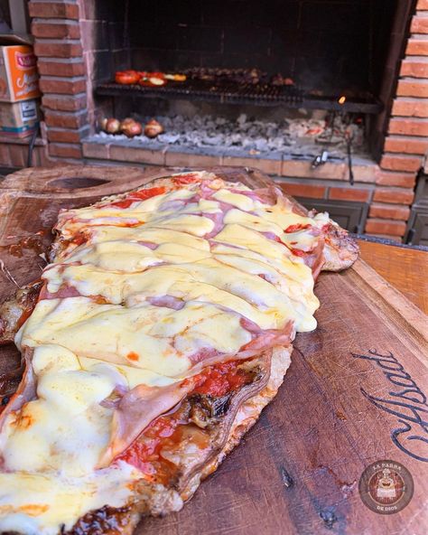 6,821 mentions J’aime, 99 commentaires - La Parra de Dios (@laparradedios) sur Instagram : "Domingo de ☀☀☀ y nosotros arrancamos tempranito ! Asi que antes de comernos esta 💣 frenamos la…" Fire Love, Food L, Photo Photography, Lasagna, Food Lover, Steak, Pizza, Ethnic Recipes, Pizzas