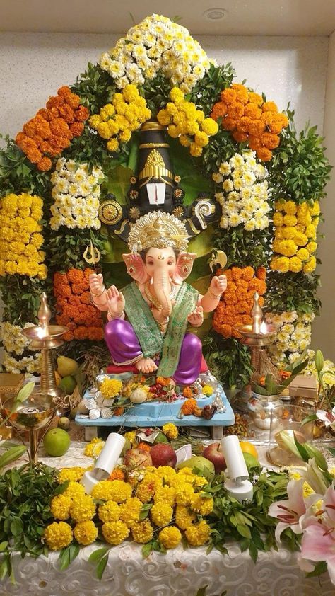 Grahshanti Decor, Decoration Ganpati, Flower Decoration For Ganpati, Ganesh Decoration, Ganpati Decoration Theme, Ganpati Decor, Ganesh Chaturthi Decoration, Ganpati Decoration At Home, Janmashtami Decoration