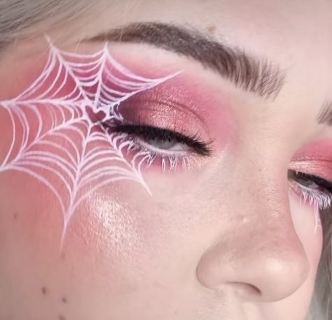 Pink Halloween Eye Makeup, Pink Witch Makeup Halloween, October Makeup Ideas, Cute Halloween Makeup For Work, Pink Witch Makeup, Spiderweb Makeup Eye, Pink Halloween Makeup Looks, Halloween Makeup Pink, Ghost Eyeliner