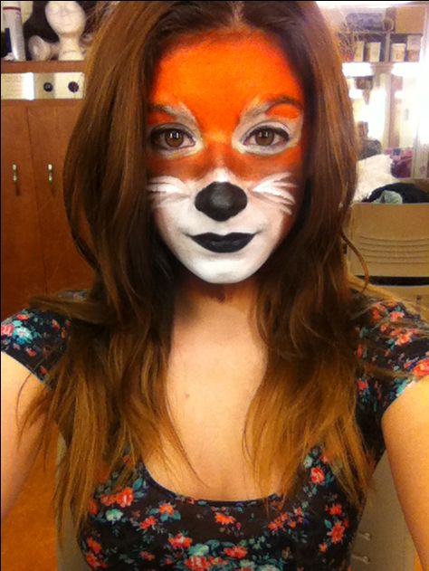 Red panda makeup! What a great idea for the wedding day! This would look stunning with the white dress. Red Panda Makeup, Panda Makeup, Panda Costumes, Animal Makeup, Panda Face, Kids Face Paint, Fox Face, Cute Clown, Theatrical Makeup