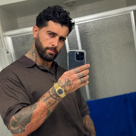 Instagram photo by @sojmanii • Aug 11, 2022 at 11:01 PM Mens Beard Styles, Polish Men, Men Goals, Man With Beard, Men With Beards, Tattoo Man, Tattooed Men, Spanish Men, Polished Man