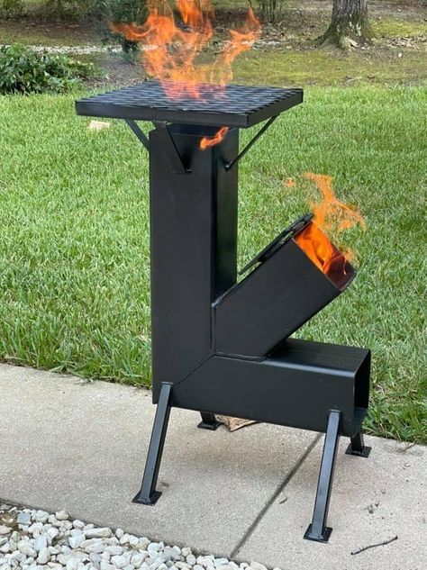 Diy Rocket Stove, Rocket Stove Design, Diy Wood Stove, Diy Rocket, Bbq Grill Design, Metal Furniture Design, Rocket Stoves, 2x4 Furniture Plans, Furniture Plans Free