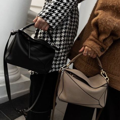 Mama's Got A Brand New Bag - Wears My Money Loewe Puzzle Bag, Loewe Puzzle, Street Style Bags, Timeless Bags, Puzzle Bag, Classic Handbags, Luxury Bag, Fashion Editor, Minimal Fashion