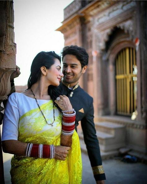 Husband Wife Photo Poses, Saree Poses With Husband, Photo Poses In Saree, Pose For Couple, Poses With Husband, Poses In Saree, Gaurav Khanna, Husband Wife Photo, Saree Pose