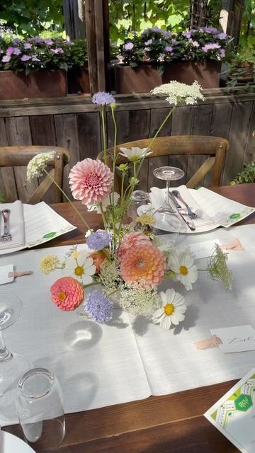 Zinnia Bouquet, White Cosmos, Dahlias Wedding, Soft Summer Colors, Queen Anne's Lace, Wedding Flower Inspiration, Floral Arrangements Wedding, Garden Party Wedding, Pastel Wedding