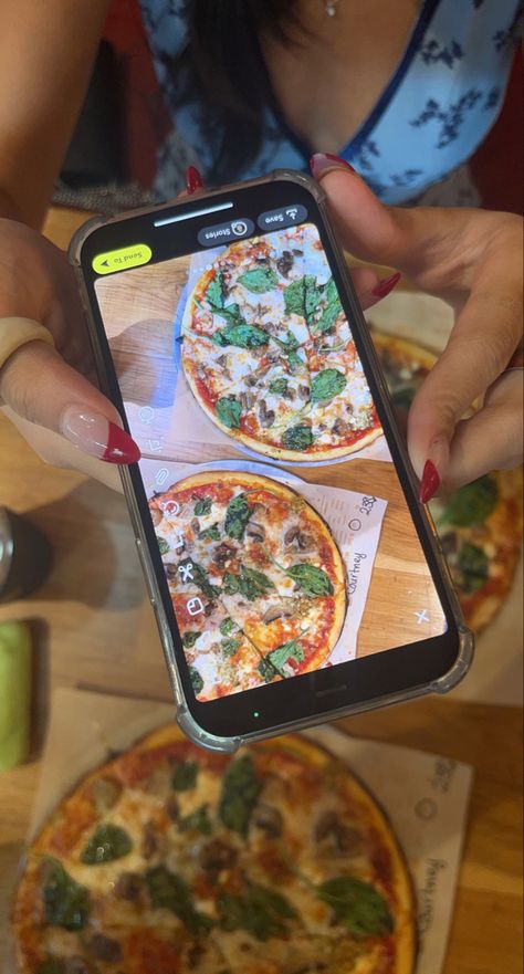 blaze pizza aesthetic picture pizza Pizza Pictures Instagram, Pizza Aesthetic Pictures, Aesthetic Pizza Pictures, Pizza Photography Ideas, Pizza Date Aesthetic, Pizza Instagram Story, Western Pose, Blaze Pizza, Aesthetic Pizza