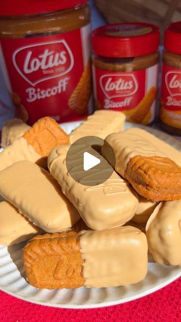 SCARLETT HOLMES🌟easy recipes! on Instagram: "BISCOFF TIM TAMS❤️😍🤝
Hello week 9 of my Biscoff series. These delicious 4 ingredient Tim tams were actually the amazing @mainlymonica idea so check her out for some drool worthy posts 🤤

Recipe (makes 12 Tim tams)
❤️ 24 biscoff biscuits
❤️ 120g biscoff spread
❤️ 90 g philadelphia cream cheese
❤️ 150g caramilk, melted

1.Ensure your cream cheese is room temperature. Combine it with the Biscoff & mix well. Transfer the mixture into a piping bag.
2.Pipe the mixture into an even layer on the bottom of a Biscoff biscuit. Place another Biscoff biscuit ontop like a sandwich.
3.Coat it in the melted caramilk chocolate, make sure it’s completely coated as this prevents the biscuit from going stale. Set aside on a tray. Repeat with all 12 tim tams. Fr Tim Tam Cake, Tim Tams, Bar Treats, Desert Bar, Biscoff Recipes, Cake Stall, Biscoff Biscuits, Biscoff Spread, Philadelphia Cream Cheese