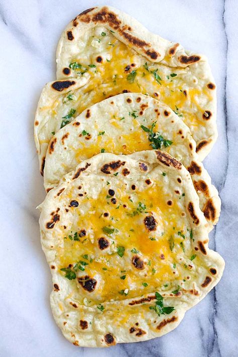 Easiest and most delicious cheesy garlic naan. Cheesy Garlic Naan, Butter Naan, Homemade Naan, Food Variety, Garlic Naan, Rasa Malaysia, Naan Recipe, Naan Bread, India Food