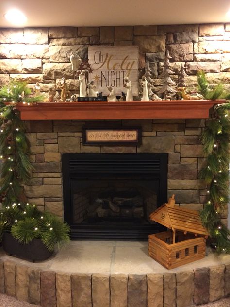 Willow Tree nativity & Kirkland wall art for mantel decor. 1st for Christmas 2015... Diy Creche Nativity, Willow Tree Nativity Set, Christmas Nativity Scene Display, Christmas Mantles, Nativity Scene Display, Willow Tree Nativity, Nativity Creche, Nativity Stable, Christmas Manger