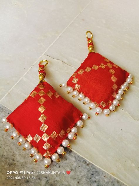 Saree Blouse Latkan, Latkan Tassels Blouses Handmade, Latkan Designs For Blouse, Latkan Tassels Blouses, Blouse Latkan Designs, Dupatta Tassels, Latkan Designs, Blouse Hangings, Blouse Latkan