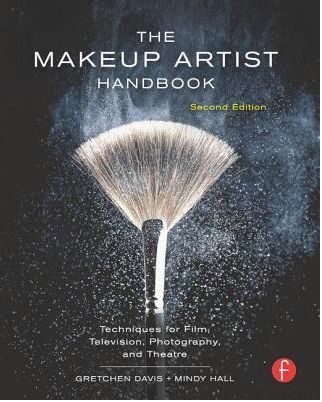 17 Books To Read If You Want To Become A Professional Makeup Artist, Or If You Just Simply Love Makeup Television Photography, Makeup Artist Studio, Becoming A Makeup Artist, Hollywood Makeup, Makeup Artist Kit, Makeup Books, Freelance Makeup Artist, Makeup Artist Tips, Makeup Pro