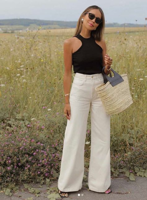 How To Style Wide Leg Jeans, Style Wide Leg Jeans, Wineries Outfit, Wide Leg Jeans Outfit, Looks Jeans, White Jeans Outfit, Black White Outfit, Europe Outfits, Italy Outfits