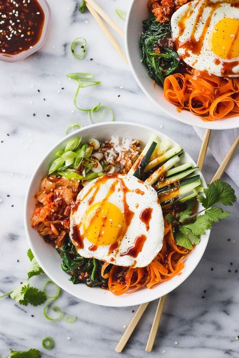 Bibimbap Vegetarian, Vegetarian Bibimbap, Sautéed Veggies, Gochujang Sauce, Vegetarian Appetizers, Sauteed Veggies, Grain Foods, Dinner Fork, Vegetarian Dinner