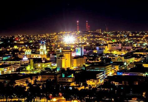 Culiacán de noche, vista hacia el sur Empire State, Empire State Building, Bucket List, Building, Travel