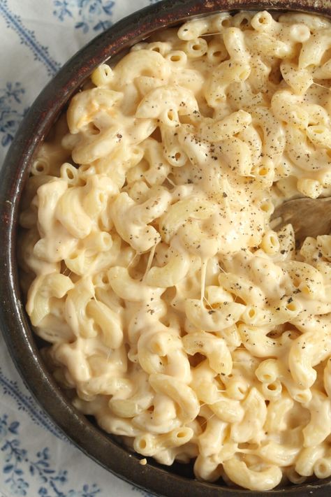 Learn how to make mac and cheese without milk; it's creamy, delicious, easy, and ready in about 15 minutes. Comfort food at its best! #thefastrecipe #macandcheesewithoutmilk #macandcheesenomilk #macandcheeserecipe #homemademacandcheese Almond Milk Mac And Cheese, Mac And Cheese Recipe Without Milk, Mac And Cheese Without Milk, Cheese Sauce For Macaroni, Creamy Homemade Mac And Cheese, Danni Rose, Homemade Mac And Cheese Recipe Baked, Homemade Mac And Cheese Recipe, How To Make Cheese Sauce