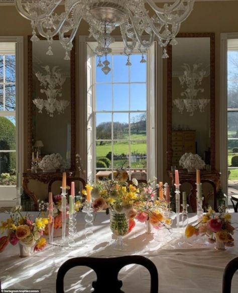 Sophie Conran - daughter of Sir Terence - shows off her stunning Wiltshire manor house | Daily Mail Online Contemporary Victorian, Socal Style, Sophie Conran, Traditional Dining Rooms, Estate Garden, Summer Dining, Elegant Mirrors, Boutique Decor, Circular Table