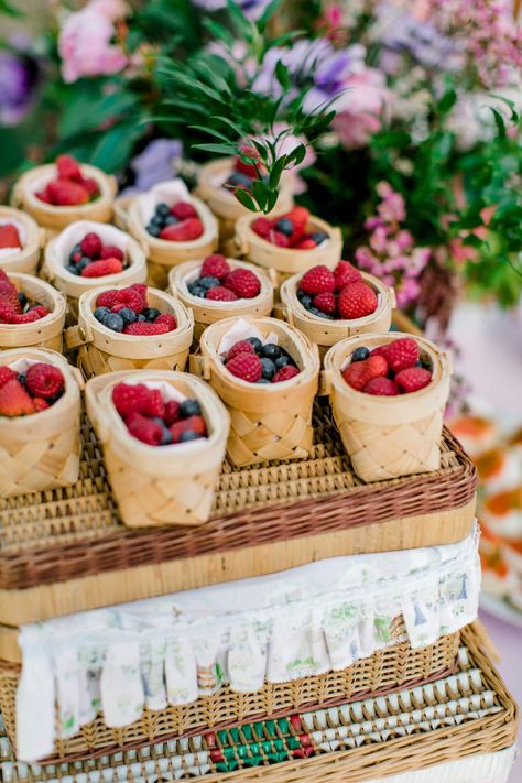 Wooden Picnic Basket, Framers Market, Mini Pot Pies, Appetizer Display, Berry Basket, Catering Display, Local Fruit, Market Display, Berry Baskets