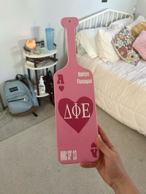 Paddle Inspiration Sorority, Big Sorority Paddles, Greek Paddles Sorority Ideas, Cute Sorority Paddles Ideas, Big Little Sorority Paddles, Big Paddles Sorority Ideas, Paddle Painting Ideas Sorority, Paddle Inspo Sorority, Sorority Big Little Paddles