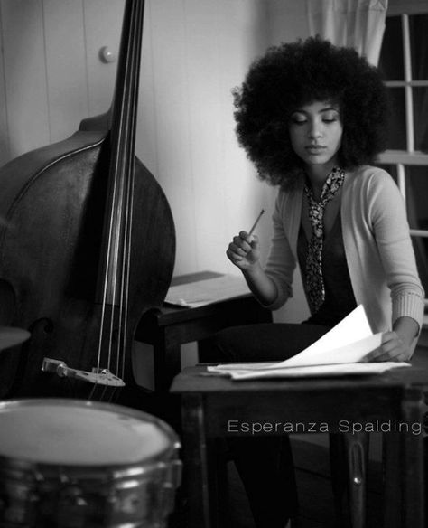 Esperanza Spaulding Esperanza Spalding, Lianne La Havas, Jazz Musicians, I'm With The Band, Best Beauty Tips, Natural Hair Inspiration, Hair Crush, Jazz Music, Hair Journey