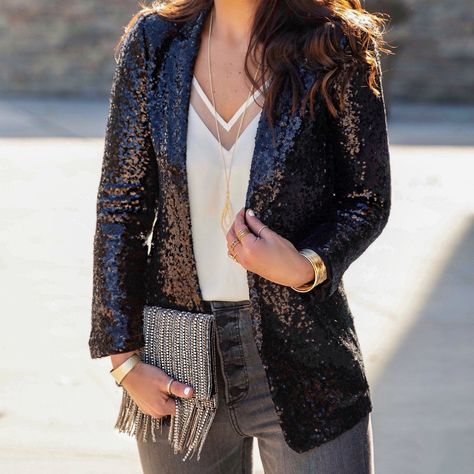 Blogger Sarah Lindner of The House of Sequins wearing a sequin blazer look from Express Black Sequin Blazer, Black Sequin Blazer Outfit, Glitter Blazer Outfit, Sequin Blazer Outfit, Glitter Blazer, Gold Sequin Jacket, Jacket Outfit Women, Sequin Blazer, Womenswear Fashion