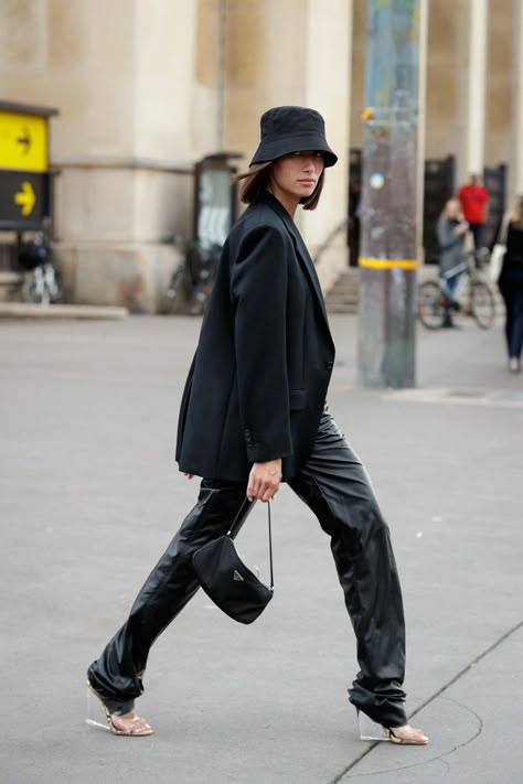 Black Blazer Street Style, London Street Fashion, Pfw Street Style, Blazer Street Style, 2020 Street Style, Paris Mode, Looks Street Style, Street Style Trends, Outfit Inspiration Fall