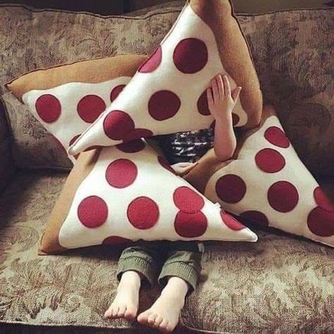 Pizza Pillow, Draps Design, Food Pillows, Bantal Sofa, Living Room Design Inspiration, Cute Pillows, Diy Pillows, Pepperoni Pizza, Handmade Toys