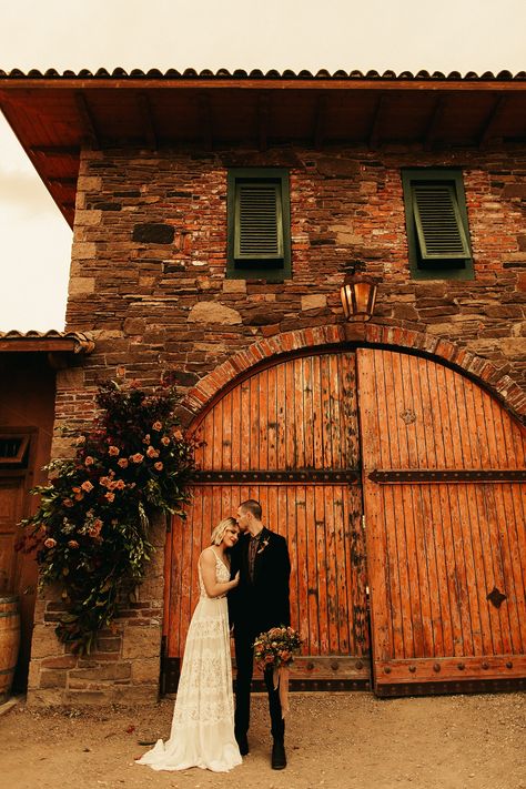 Tuscan Inspired Wedding, Italian Wedding Venues, Boho Wedding Photography, Wedding Venues Oregon, Getting Married In Italy, Barn Wedding Photography, Tuscan Inspired, Romantic Wedding Decor, Rustic Wedding Venues