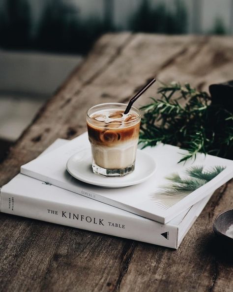 The Kinfolk Table, Coffee Shop Photography, Coffee Shot, Food Photoshoot, Coffee Shop Aesthetic, Breakfast Coffee, Food Drink Photography, Coffee Photos, Coffee Breakfast