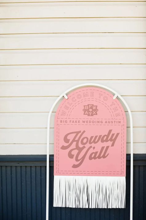 Nashville Theme Wedding, Fake Wedding, Howdy Sign, Western Event, Western Theme Party, Rodeo Birthday, Western Parties, Cowgirl Party, Pink Bridal