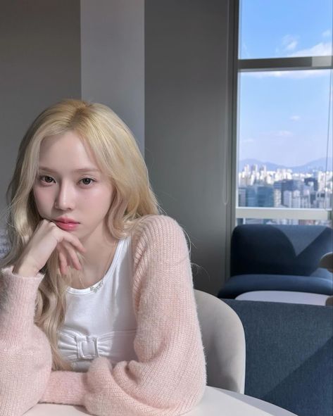 aespa winter Winter Blonde, Winter Instagram, Aespa Winter, Winter Aespa, Kim Min, Kpop Girl Groups, Instagram Update, Korean Girl, South Korean Girls