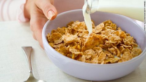 Should you eat before a workout? Find out if it's better to exercise on an empty stomach or what is best to eat before pumping iron or going for a run. Eat Before Workout, Mineral Nutrition, Best Cereal, Healthy Cereal, Eat Smart, Cooking Light, Vitamin D, Health And Nutrition, Healthy Choices