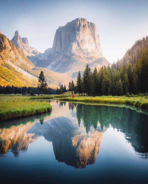 So many beautiful places in Wyoming #nature #teesylvania #photos #amazingworld #world #amazingphotography #naturephotography #photography #incrediblephotos Check out teesylvania.com to find out how you can support the forests with style! Loving Images, Travel Photography Nature, Green River, Famous Places, Alam Yang Indah, Yellowstone National, Yellowstone National Park, Travel And Leisure, Most Beautiful Places