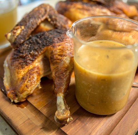 Big Batch Gravy Turkey Gravy Recipe Easy, Turkey Gravy Easy, Making Turkey Gravy, Make Chicken Broth, Thanksgiving Gravy, Turkey Gravy Recipe, Cornbread Dressing Southern, How To Make Turkey, Crockpot Turkey