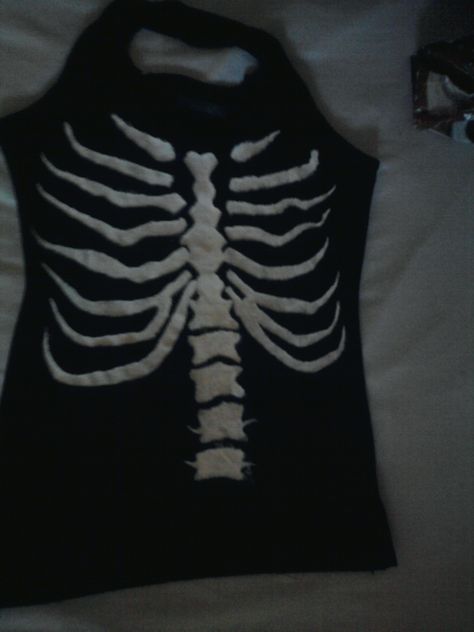 Diy Ribcage, Gothic Diy Clothes, Ribcage Shirt, Tank Top Tutorial, Diy Goth Clothes, Diy Vest, Diy Tank Top, Cut Up T Shirt, Skeleton Gloves