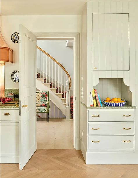 Get the English Kitchen Look - W.D.C. Journal Old English Kitchen, Swedish Country Style, Plain English Kitchen, Beata Heuman, Pitched Ceiling, Checkerboard Floor, The English Kitchen, Riverside House, English Kitchen