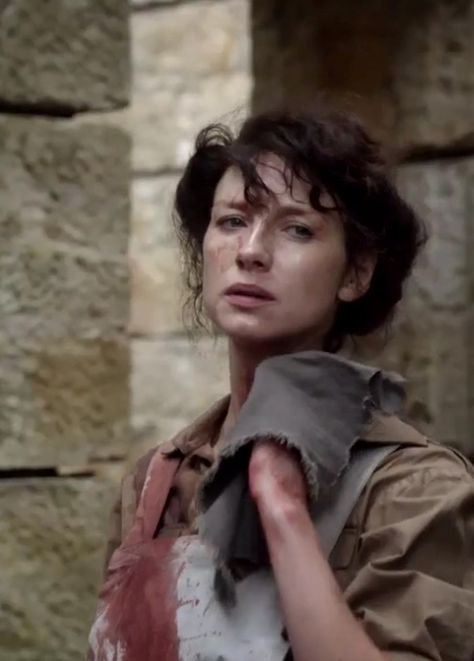 Combat Claire | Caitriona Balfe | Outlander Starz Caitriona Balfe Outlander, Claire Outlander, Gabaldon Outlander, Starz Shows, Diana Gabaldon Books, Claire Randall, Starz Tv Series, Diana Gabaldon Outlander Series, Outlander Claire