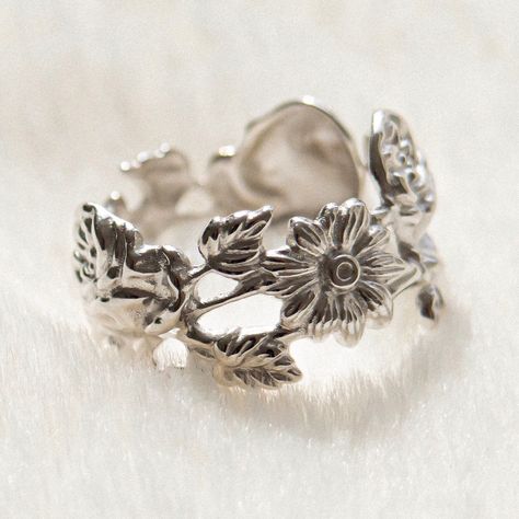 Silver Floral Jewellery, Silver Flower Jewelry, Silver Rings Vintage, Etsy Rings, Silver Rose Ring, Inexpensive Jewelry, Unique Silver Rings, Rose Blossom, Silver Flower Ring