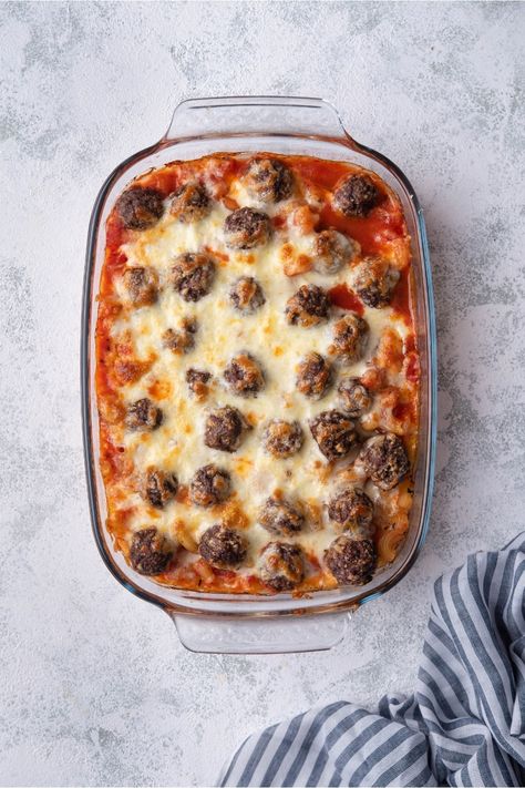 Cheesy Meatball Casserole, Vegan Recipes Gluten Free, Meatballs With Tomato Sauce, Popular Casseroles, Meatball Casserole Recipe, Spagetti Recipe, Cheesy Meatballs, Tender Meatballs, Meatball Dinner