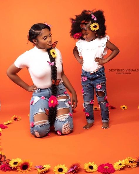 Natural Hair on Instagram: “Twinning 🧡👑🧡(Swipe Left for more) Follow 👉🏽 @viral_qt 👈🏽 for more cuteness! . (📸: @destinedvisuals ) . Please SHARE and TAG a friend. -…” Mommy And Daughter Birthday Photoshoot, Momma Daughter Pictures, Mommy And Me Photo Shoot Ideas, Mommy And Me Hairstyles, Mommy And Daughter Photo Shoot, Mommy Daughter Photography, Mommy Daughter Photoshoot, Mommy Daughter Pictures, Daughter Photo Ideas