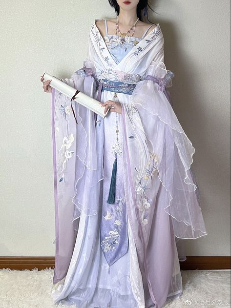 Fancy Kimono Outfit, Japanese Traditional Clothing Aesthetic, Fancy Kimono Traditional, Japanese Dresses Traditional, Japanese Wedding Dress Kimonos, Japanese Princess Kimono, Japanese Fantasy Clothes, Japanese Kimono Aesthetic, Japanese Outfits Traditional